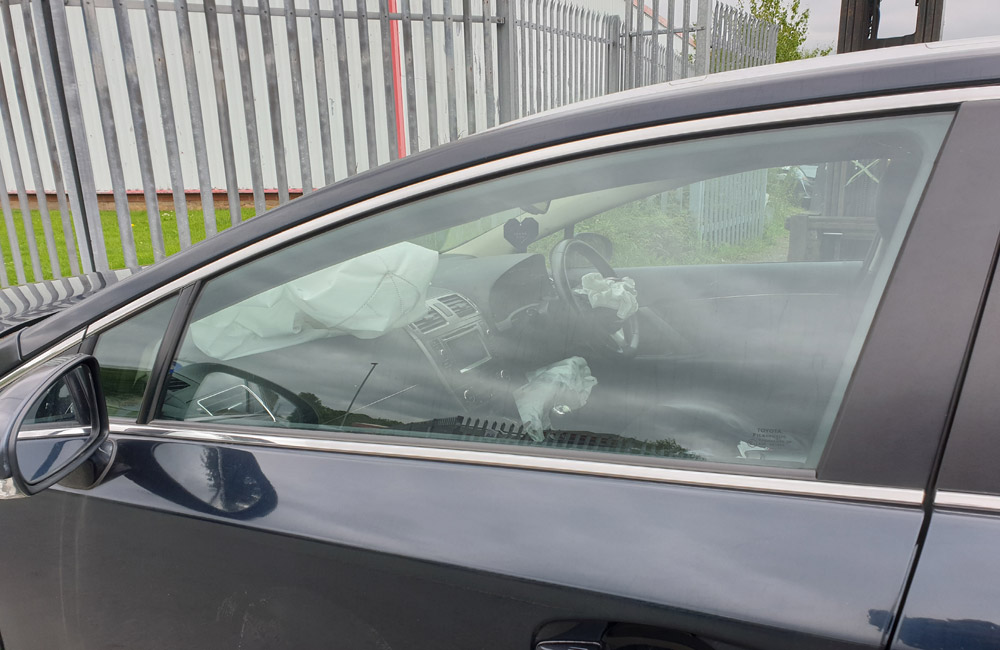 Toyota Avensis T4 D4D Door window glass passenger side front